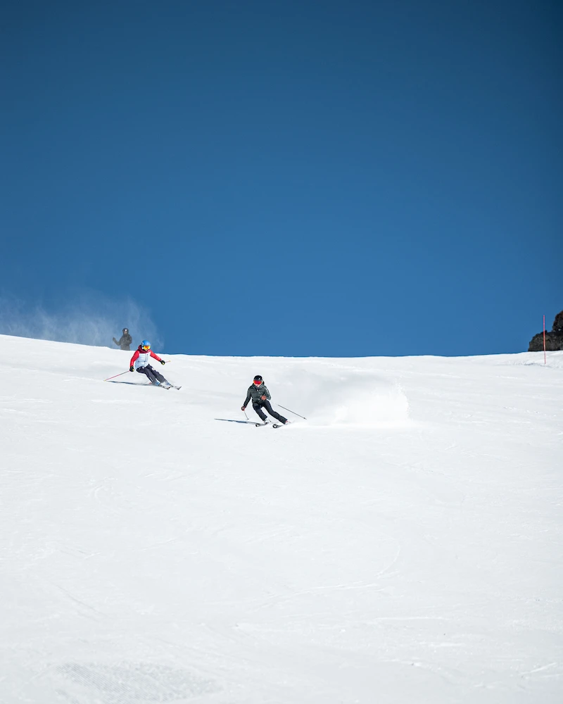 Étudiants sur les pistes